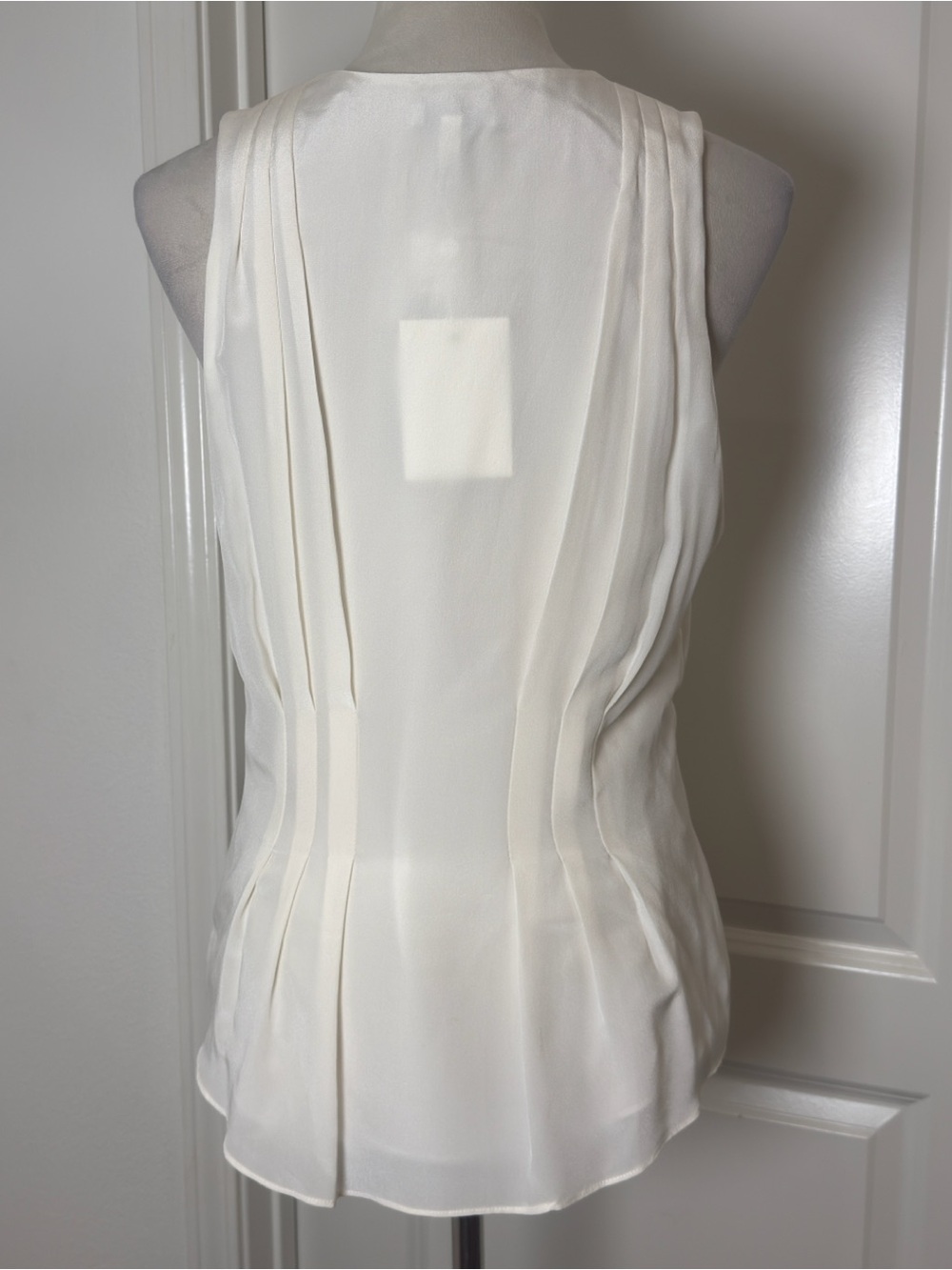 Joie Ivory Sleeveless V-Neck Button-Front Pleated Sleeveless Silk Blouse - Picture 3 of 11